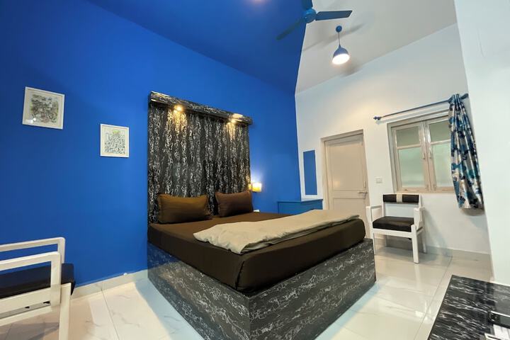 Room 33 of 160