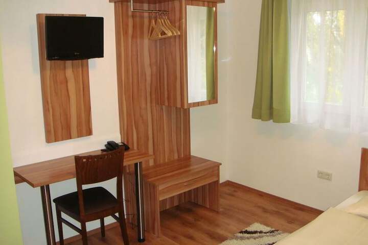 Room 48 of 76