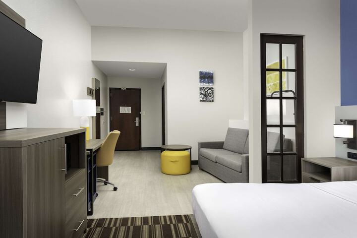 Room 8 of 24