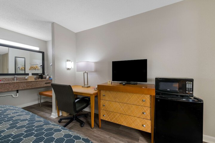 Room 21 of 42