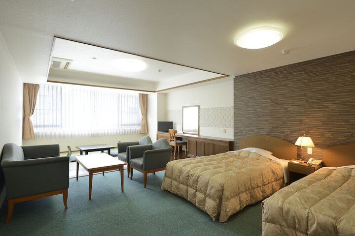 Room 10 of 33