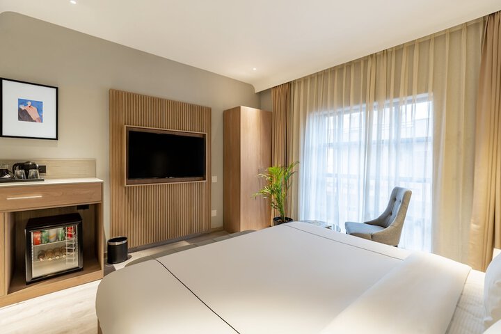 Room 10 of 60