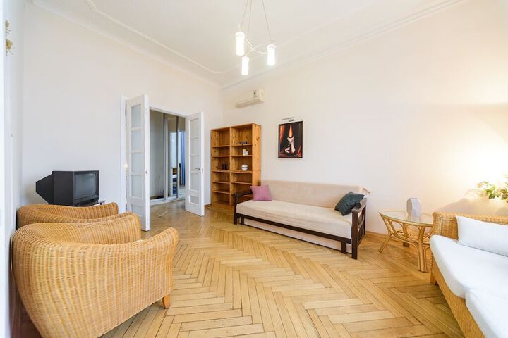 Room 11 of 23
