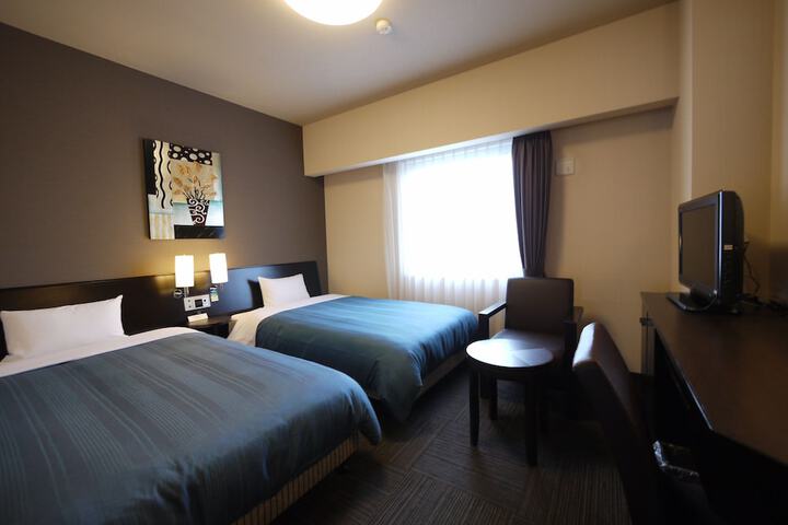 Room 10 of 38
