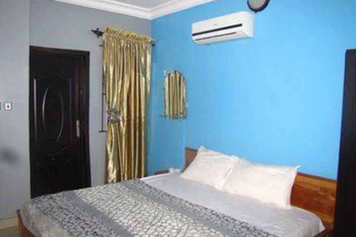 Room 16 of 19