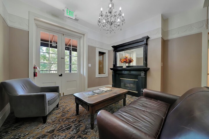 Ballroom/Hall 94 of 105