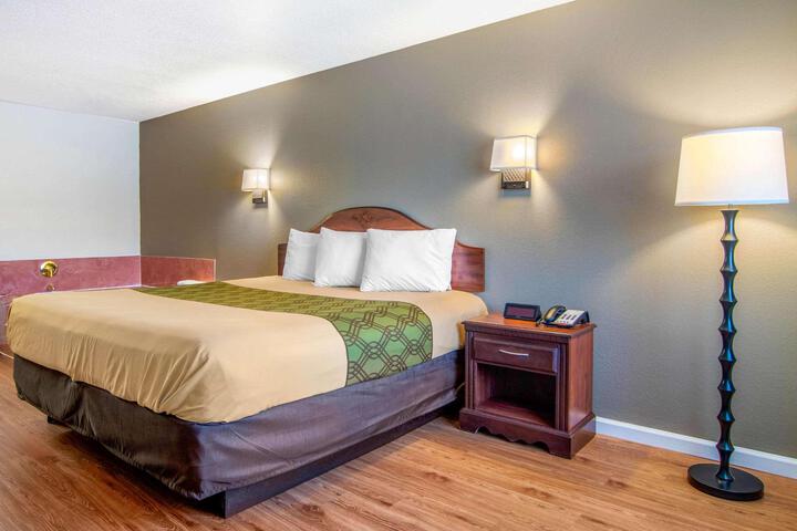 1 King Bed (13 of 18)