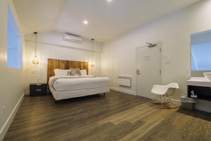 Room 8 of 69