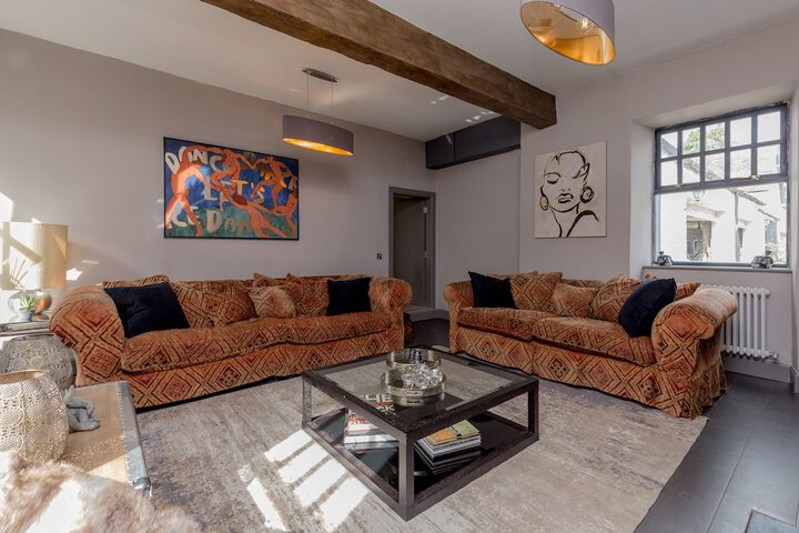 Lounge 183 of 250