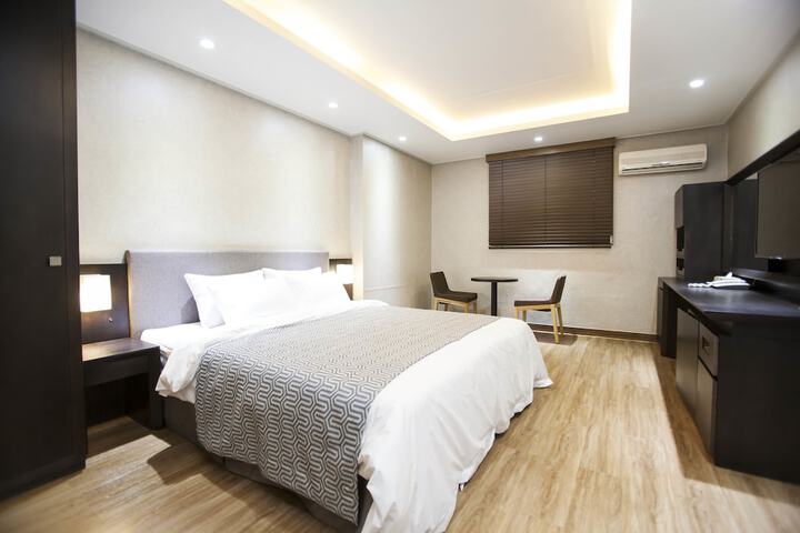 Room 9 of 119