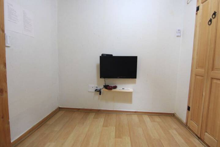 Room 13 of 21