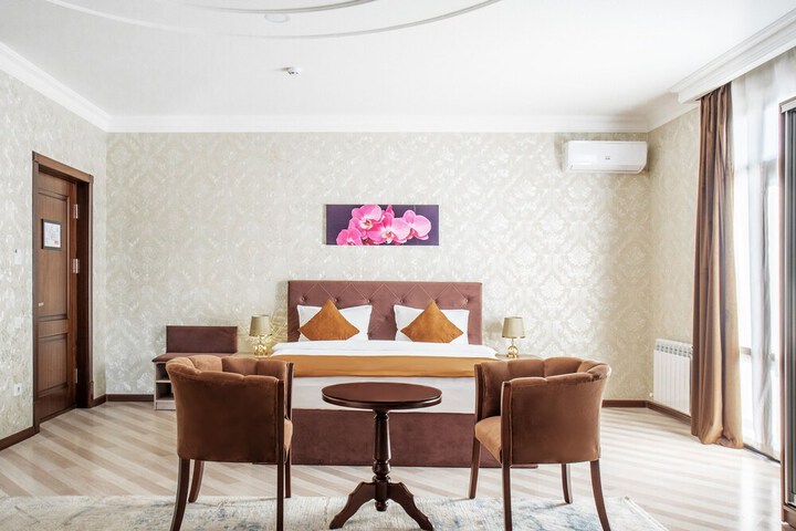 Room 10 of 27