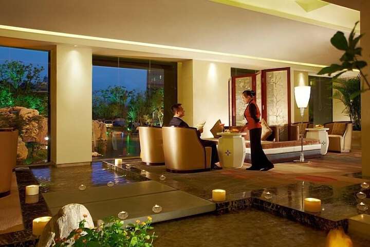 Entrance & Lobby