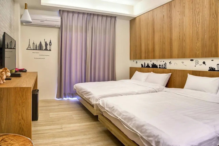 Room 5 of 9