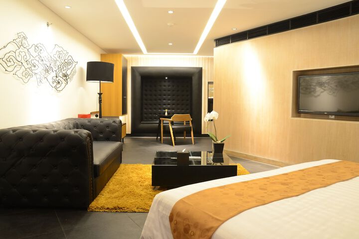 Room 28 of 94
