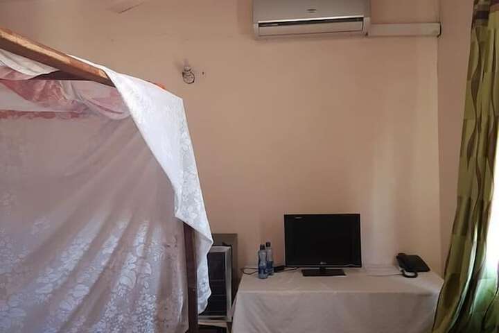 Room 10 of 18
