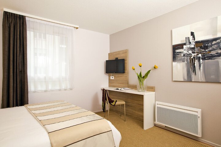Room 11 of 33