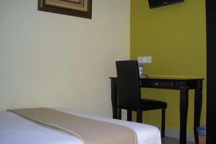 Room 12 of 28