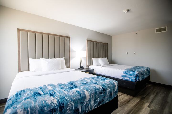 1 King Bed 1 Bedroom Mobility Hearing Accessible Suite Tub with Grab Bars (6 of 11)