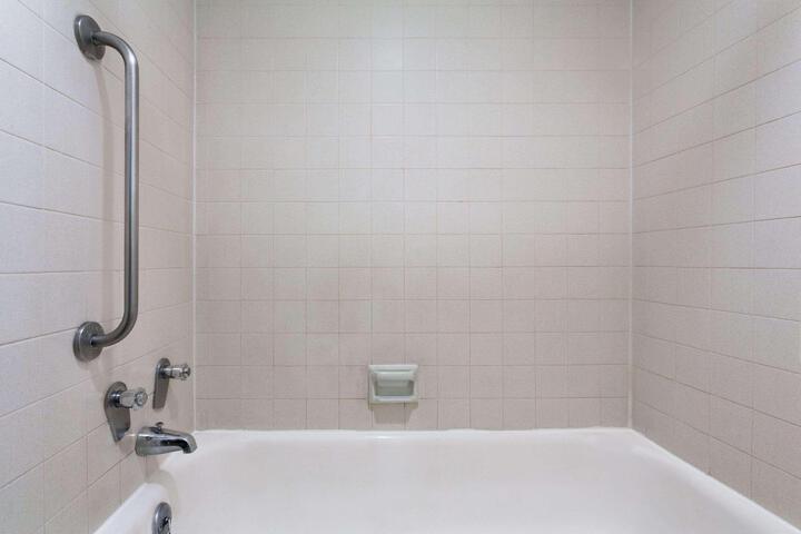 Room 2 of 27