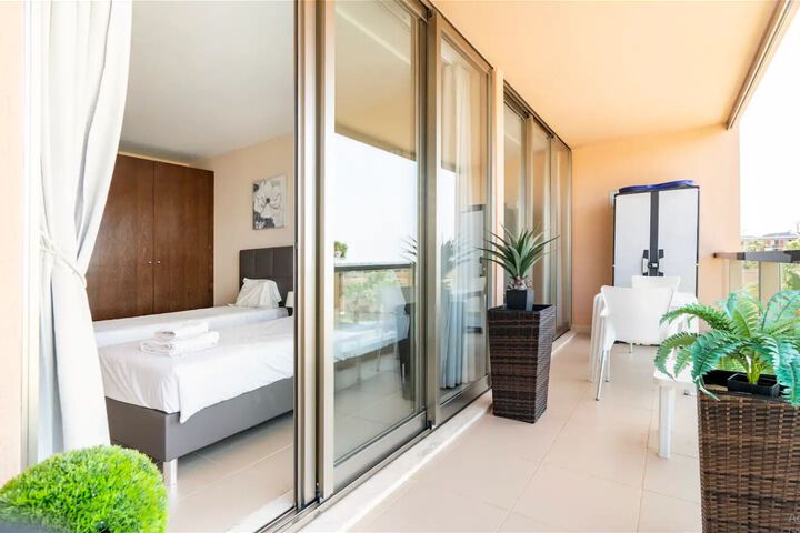 Room 10 of 26