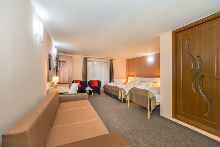 Room 9 of 50