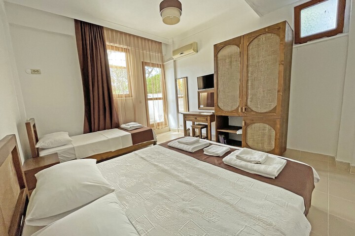 Room 8 of 43