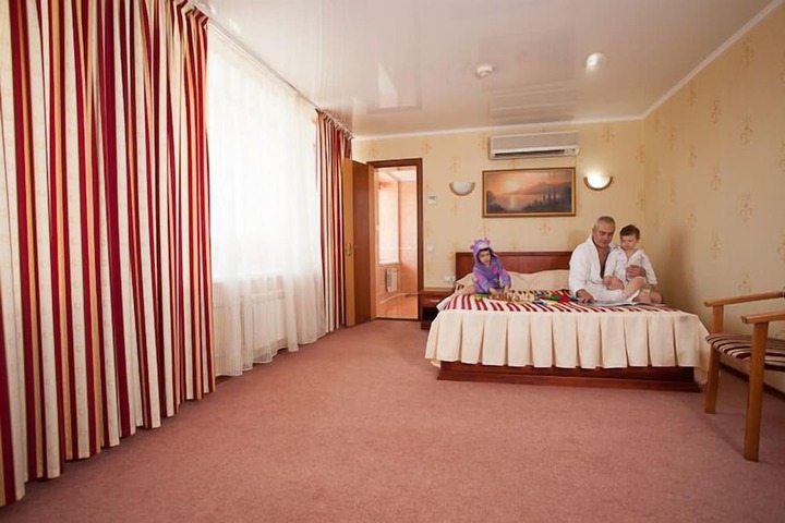 Room 13 of 28