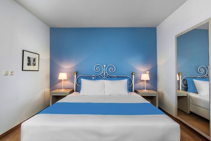 Room 34 of 221