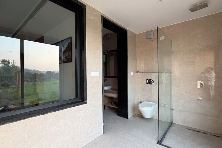 Room 15 of 28