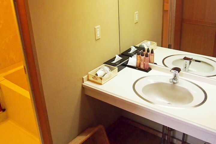 Room 17 of 61
