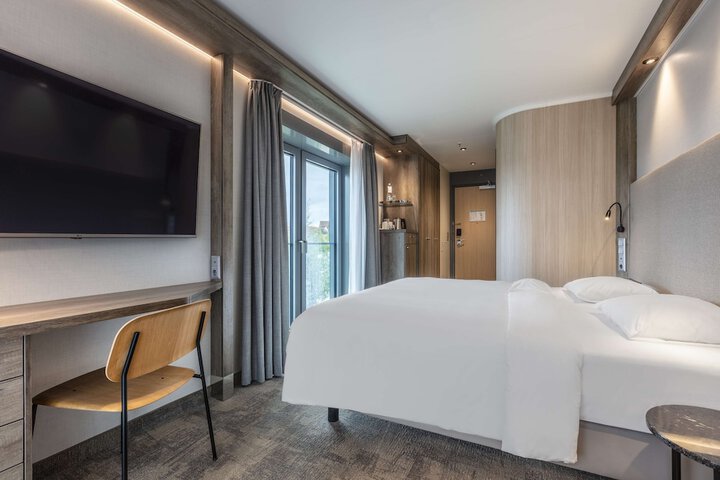 Room 26 of 131