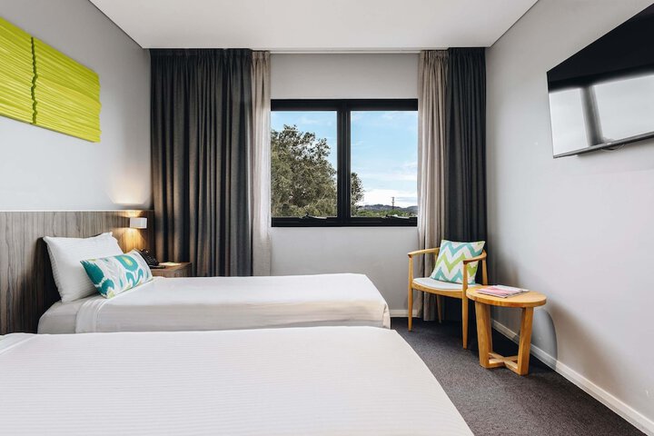 Room 40 of 102