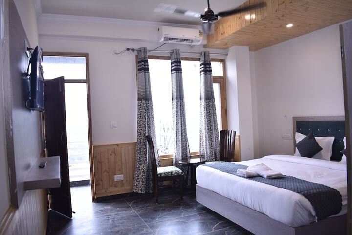 Room 11 of 29