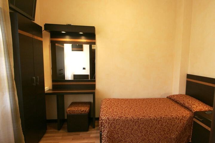Room 16 of 25