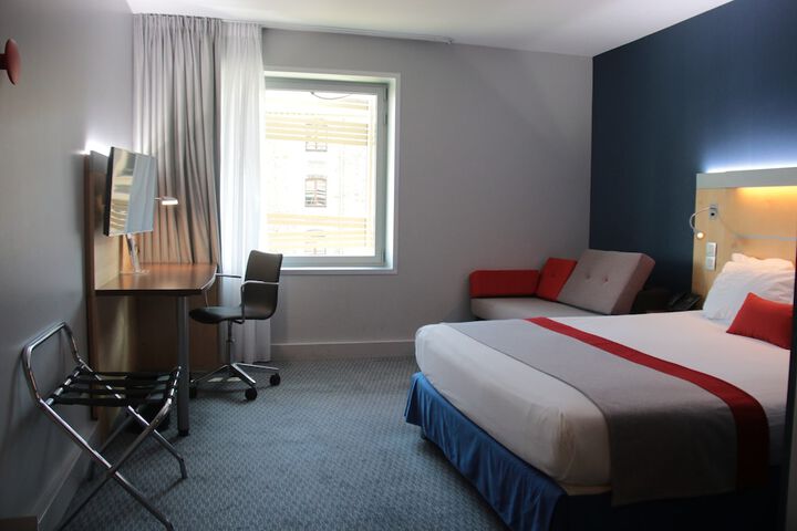 Room 22 of 120