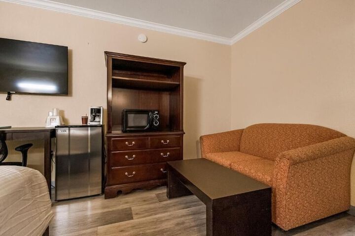 2 Queen Beds (4 of 20)