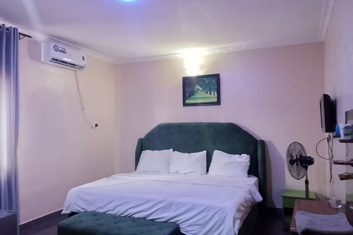 Room 5 of 7