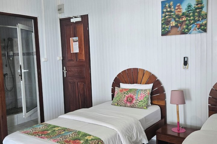 Room 6 of 24