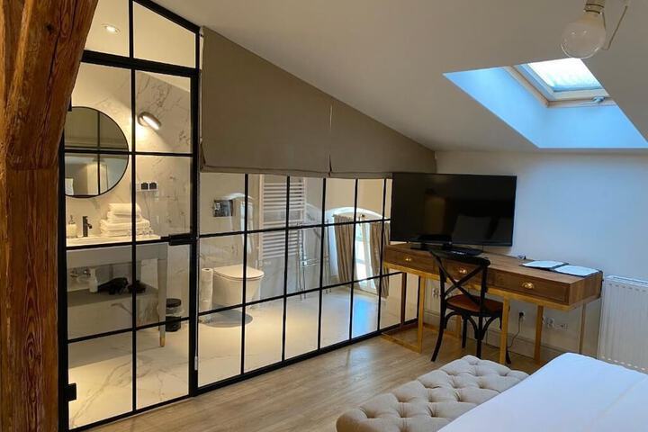 Room 64 of 95