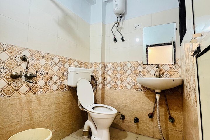Room 8 of 9