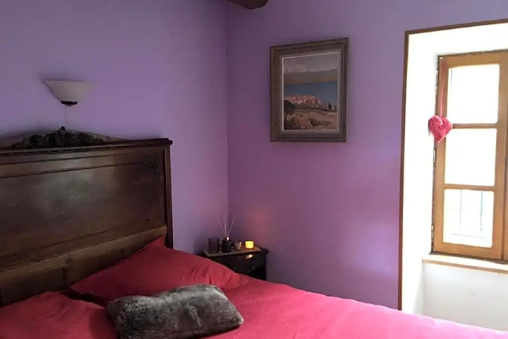 Room 2 of 8