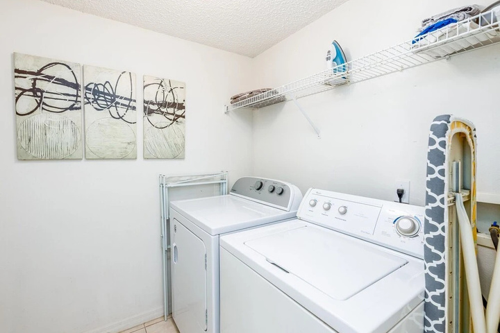 Cozzy Townhouse 3bdr 2Bth With Clubhouse pool and amenities near Disney