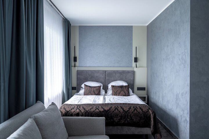 Room 27 of 67