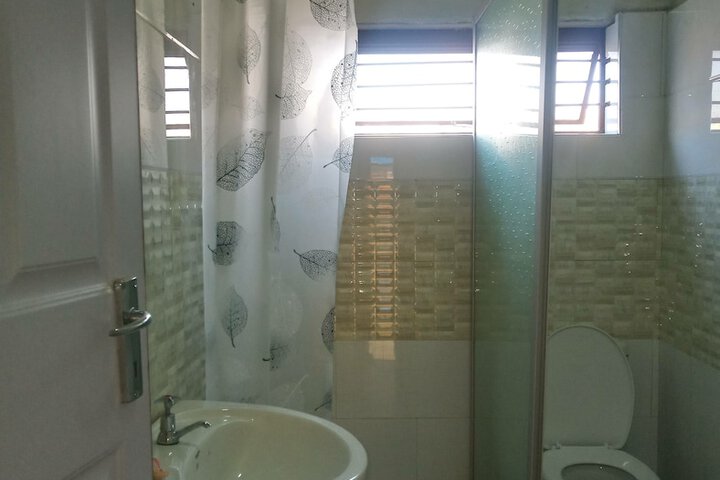 Room 6 of 10