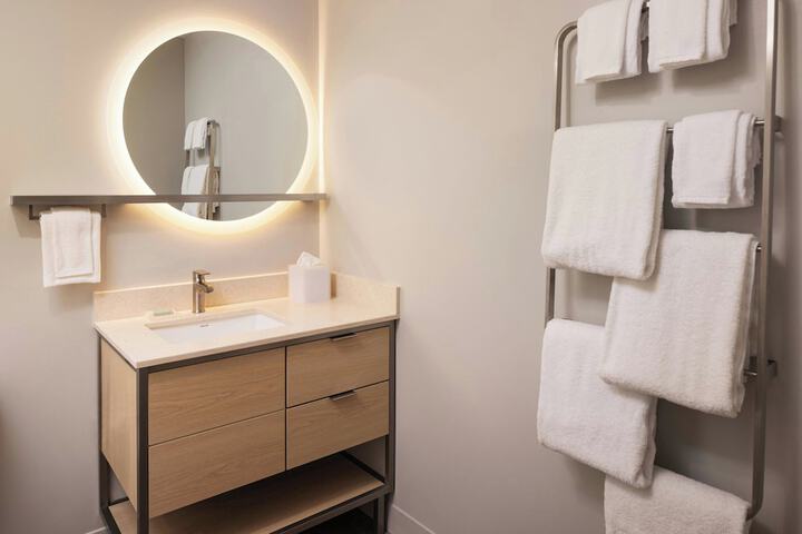 Room 40 of 53