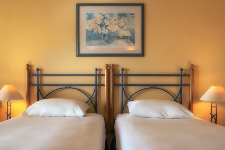Room 10 of 85
