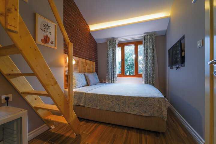 Room 8 of 27