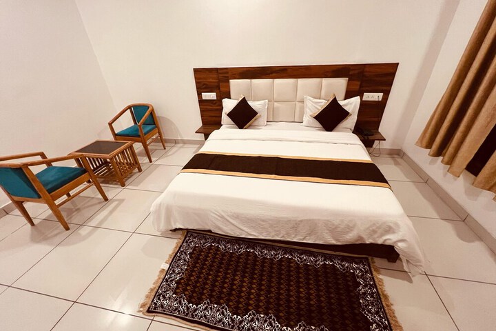 Room 5 of 10
