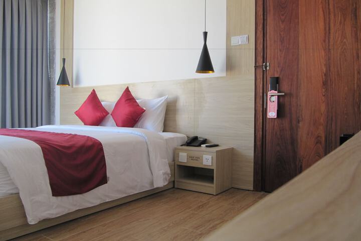 Room 8 of 48
